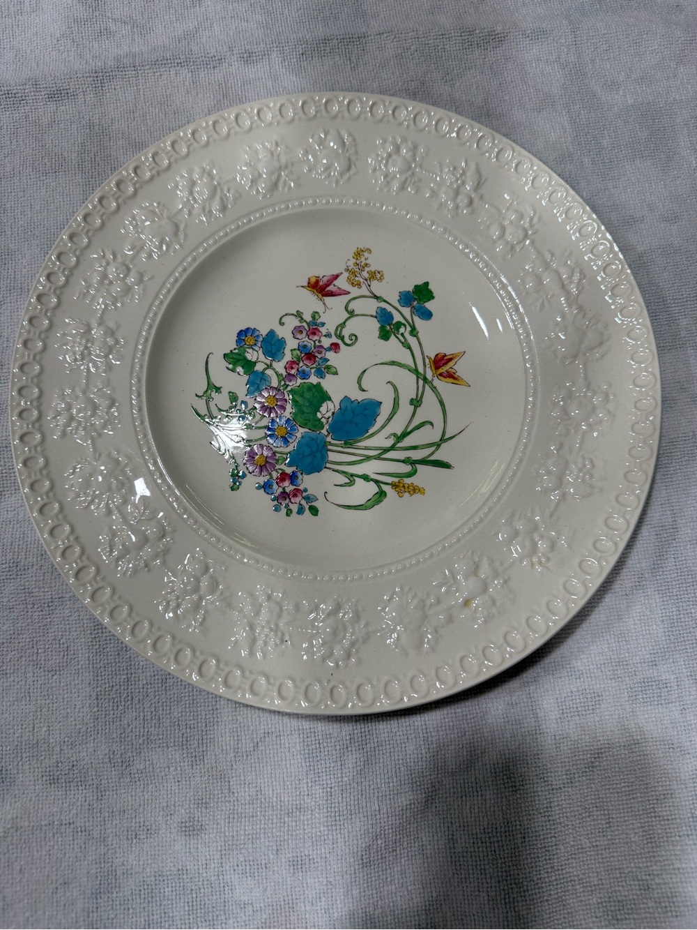 White Embossed Ceramic Dinner Plate with Multicolor Floral Bouquet